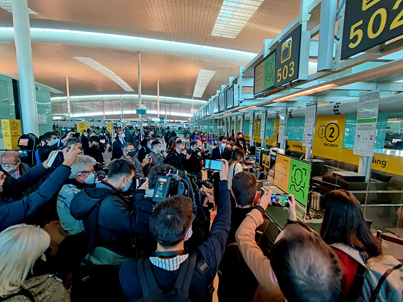 Aena y Vueling usan la tecnología de Mobbeel para enrolar la biometría de sus pasajeros